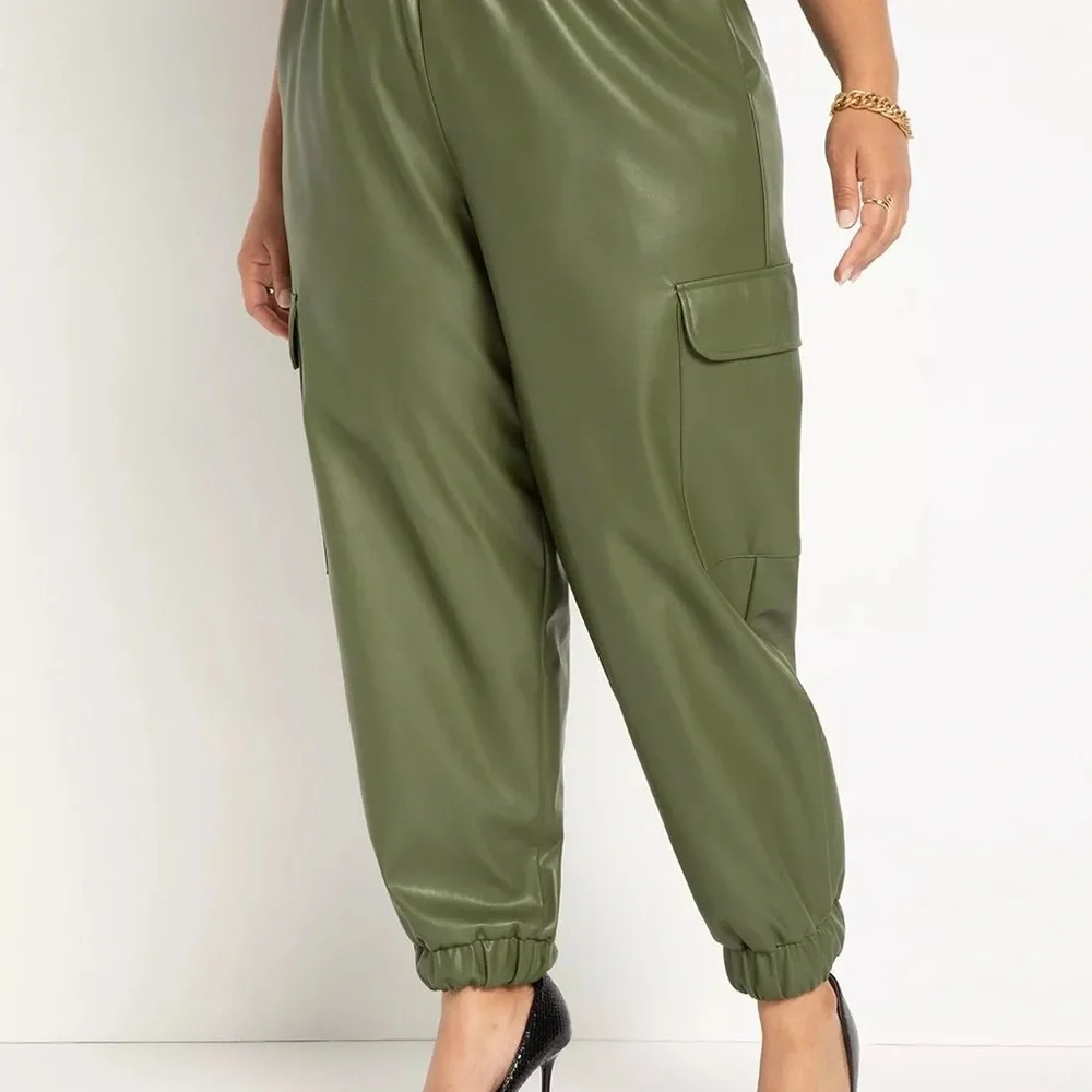 NWT Eloquii Green Vegan Leather Cargo Jogging Pants Size 16 - Picture 3 of 4